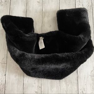 PREOWNED MAX STUDIO BLACK FAUX FUR SCARF